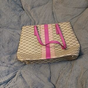 Michael Kors Signature Tote in Pink and Cream
